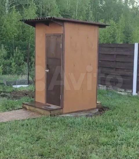 Тёплый туалет на дачном участке